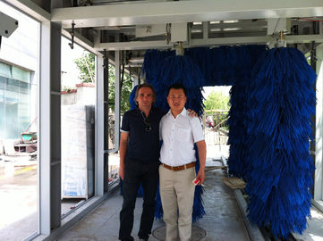 China Security Stability Tunnel Car Wash System Professional With Blue Brush supplier